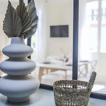 Le Petit Morny. Renove Lumineux Et Deauville