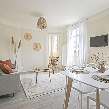 Apartment Le Petit Morny. Renove Lumineux Et *