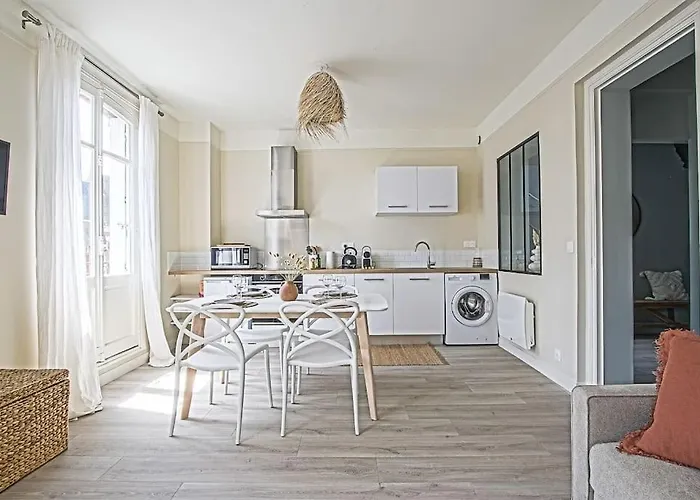 Le Petit Morny. Renove Lumineux Et * دوفييل